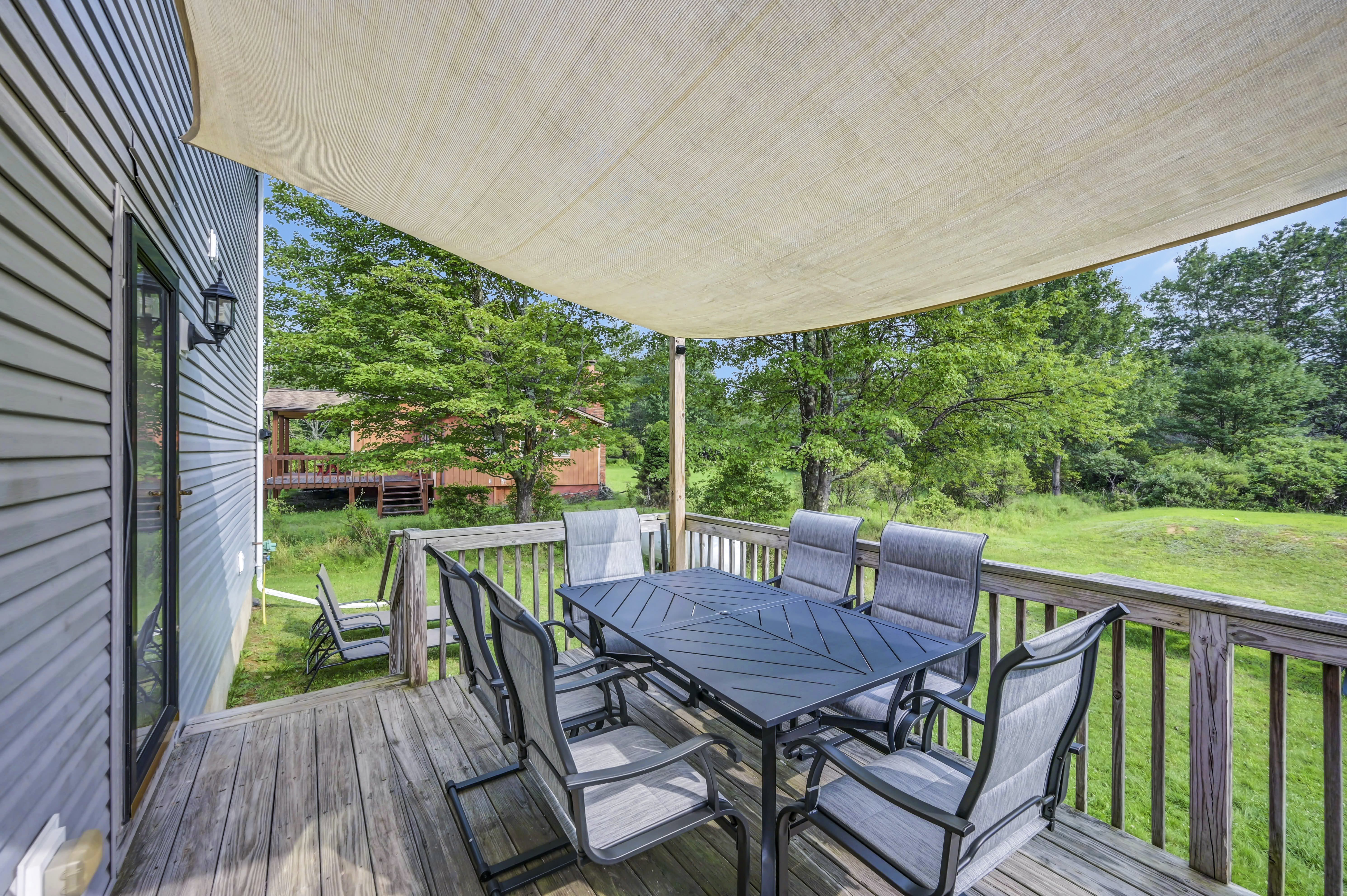Primary bedroom at Bull Run Trailhouse